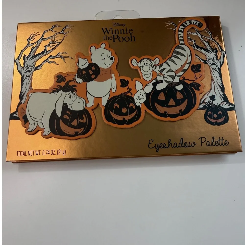 Disney Winnie the Pooh Halloween Eyeshadow Palette Taste Beauty 12 Shades Mirror